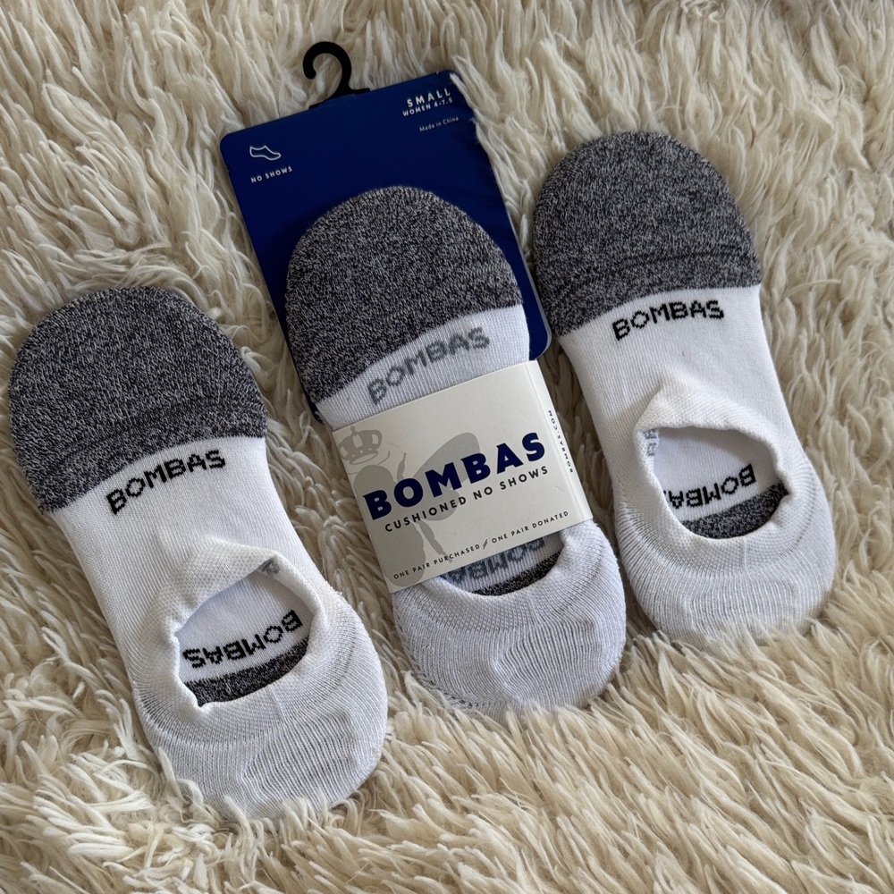 Bombas Womens No-Show Cushioned Socks in White and Gray - Picture 2 of 3